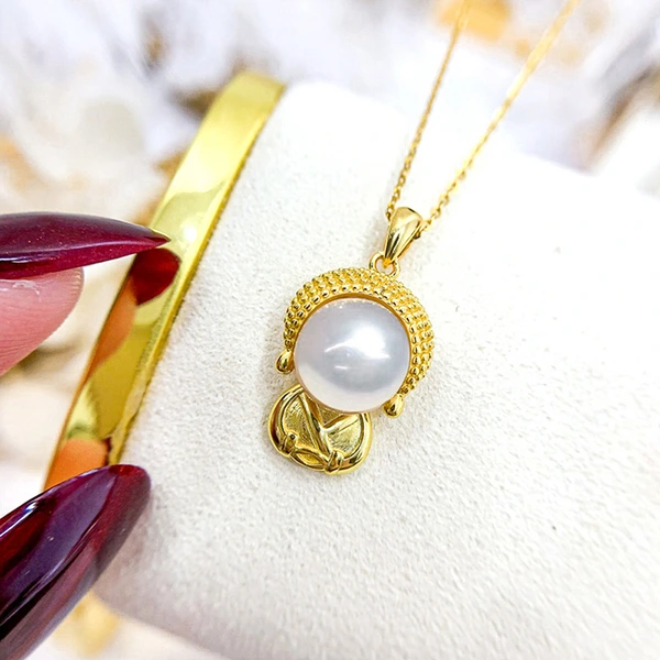   Hot selling cute necklace for women, cute Buddha imitation pearl design necklace, elegant light luxury style jewelry