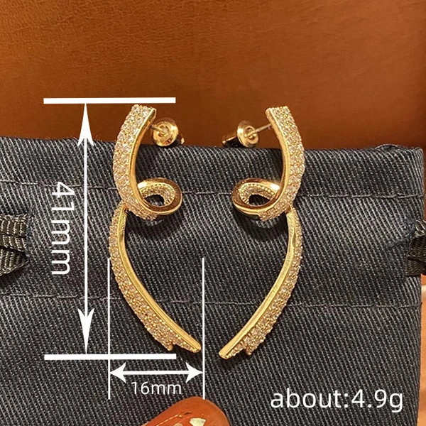  European and American gold-plated personalized earrings for women, geometric lines, ribbon accessories, fashionable and light luxury popular jewelry