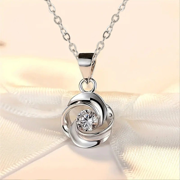  Love at first sight rotating love necklace for women Japanese and Korean simple temperament creative pendant four-leaf clover versatile necklace
