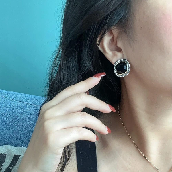  Direct sales of elegant earrings for women, two-tone, elegant business accessories, personalized light luxury style, wholesale direct sales