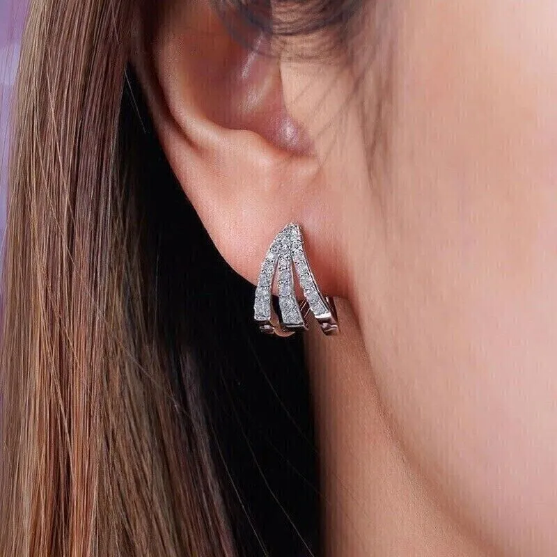 New European and American earrings for women with triangular geometric design, exquisite and elegant popular jewelry