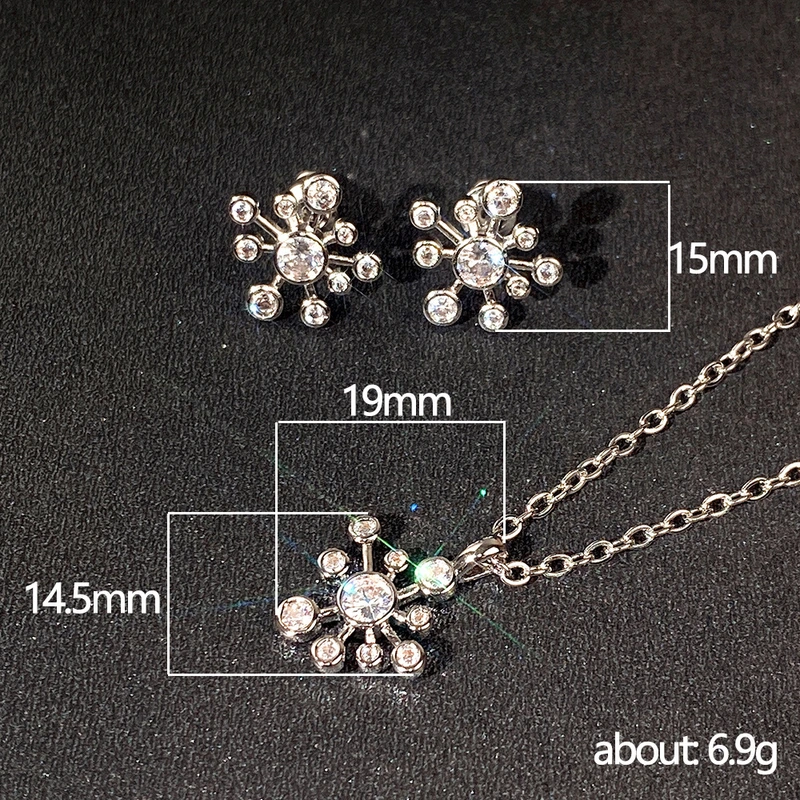 Best-selling jewelry set with simple design, geometric hoop earrings, and a cool, trendy necklace featuring a trendy internet celebrity look.