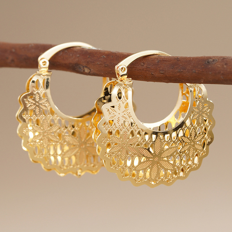 Korean style gentle hollow design earrings ladies ethnic style earrings Middle Eastern fashion floral hot selling accessories