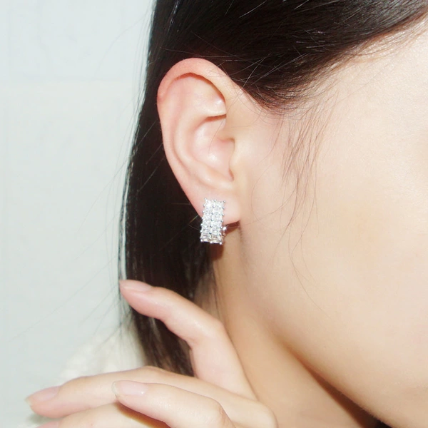  Korean light luxury niche earrings for women, versatile and elegant earrings, geometric quadrilateral earrings