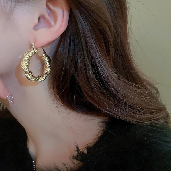 Hot retro style women's hollow water drop earrings European and American fashion exaggerated earrings hot sales