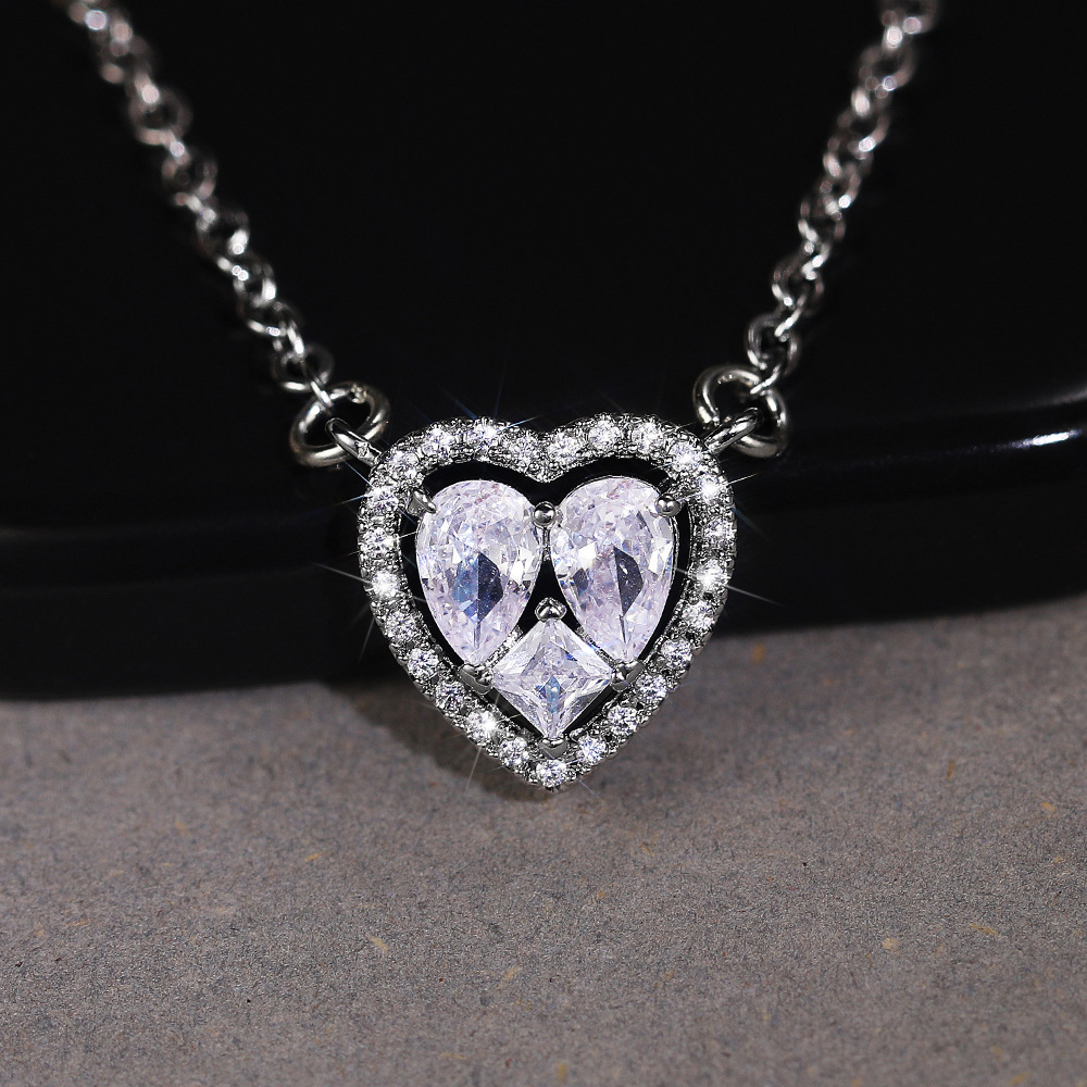 Japanese and Korean necklace simple heart-shaped zircon net celebrity necklace small pendant clavicle chain student necklace