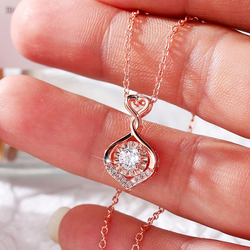 European and American celebrity pendant necklace with diamond and zircon heart-shaped necklace for women, trendy niche design, simple clavicle chain