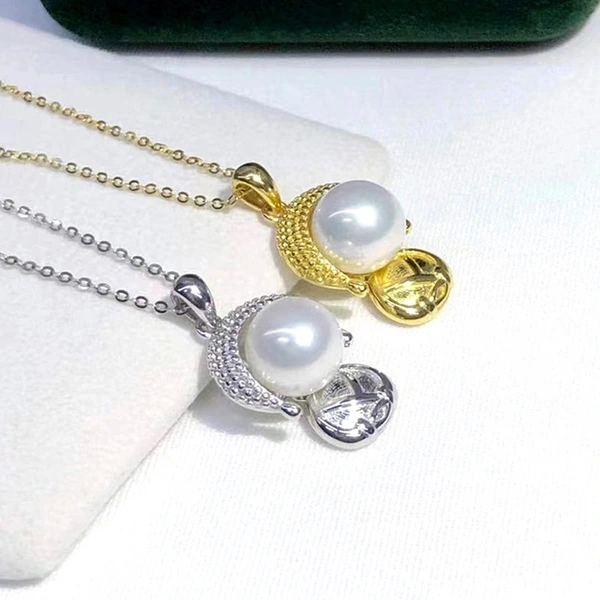   Hot selling cute necklace for women, cute Buddha imitation pearl design necklace, elegant light luxury style jewelry