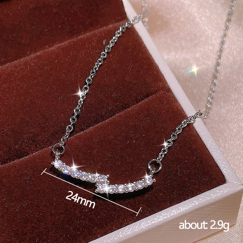 Light luxury geometric necklace for women, copper-plated platinum color gold rose gold clavicle chain simple smile pendant