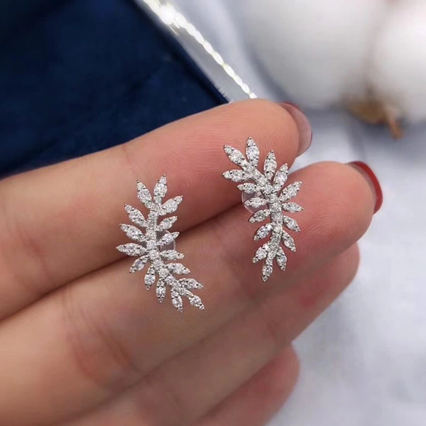 French retro floral earrings, elegant lady-style feather zircon earrings, fashionable and versatile bridal accessories