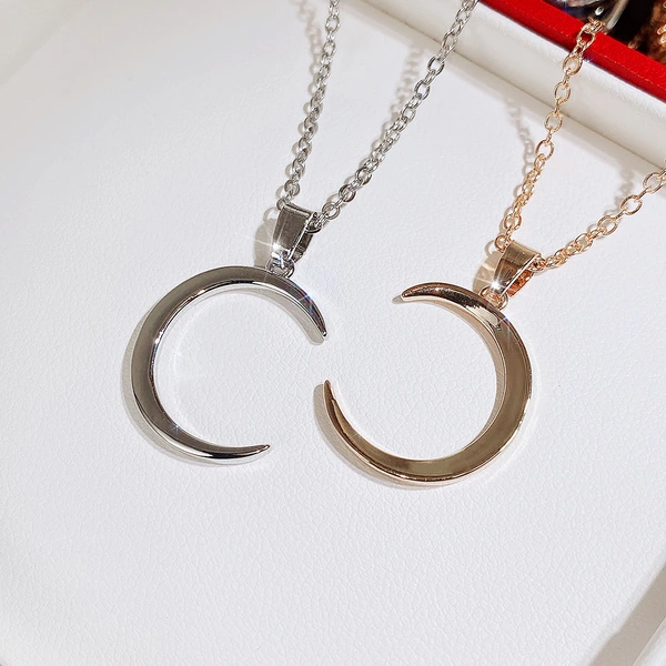 Korean style crescent pendant 2021 minimalist moon clavicle necklace simple design women's necklace