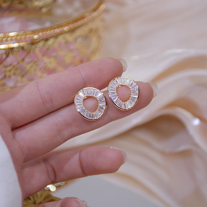 Light luxury irregular geometric round earrings simple personality fashion design zircon earrings for women