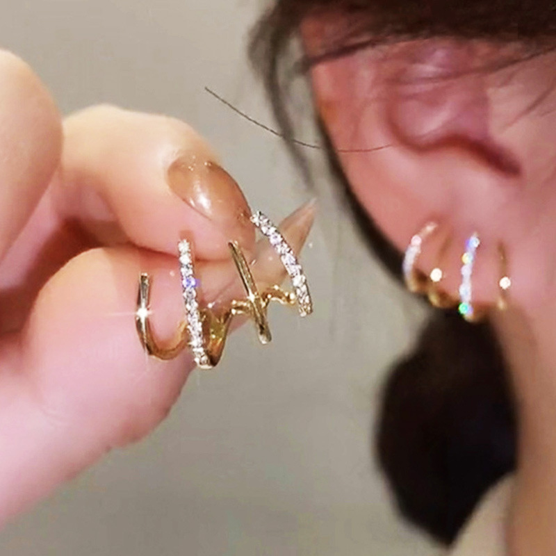 Four-claw earrings niche design Internet celebrity ear clip earrings female fashion four-claw earrings new trend