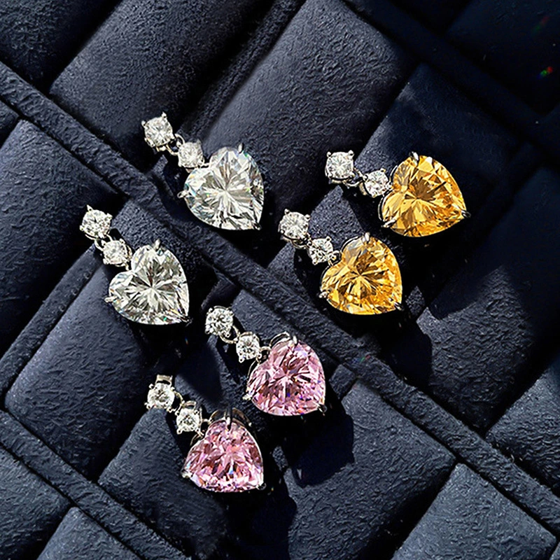 Chinese Valentine's Day gentle love heart earrings inlaid with zircon sweet jewelry fashionable and elegant daily matching style