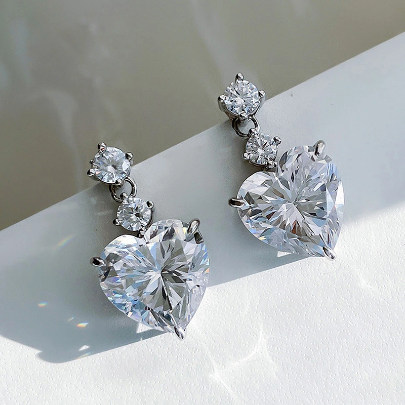Chinese Valentine's Day gentle love heart earrings inlaid with zircon sweet jewelry fashionable and elegant daily matching style
