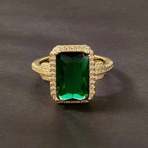  High-end, elegant, luxurious rings with a stylish design and personality. Second-hand index finger rings from manufacturers.