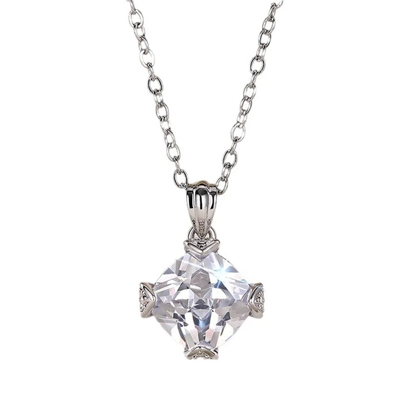  European and American light luxury temperament necklace unique design four claw new style pendant princess fat square diamond necklace