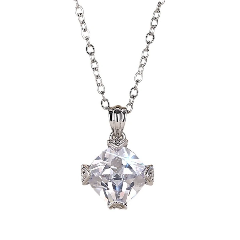  European and American light luxury temperament necklace unique design four claw new style pendant princess fat square diamond necklace