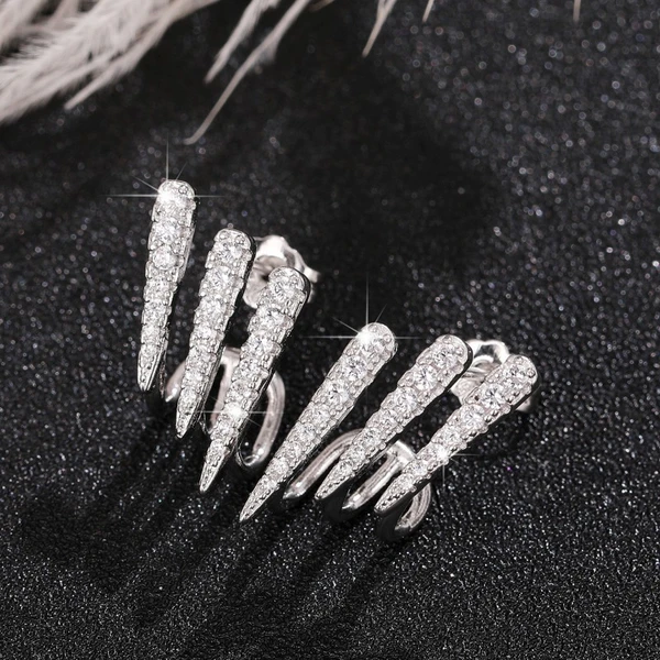 Light luxury high-end unique earrings niche design dry girl autumn and winter style Xiaohongshu same European and American style earrings