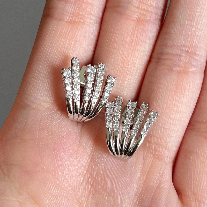 Hot-selling ear clips for women, fashionable and light luxury, full diamond claw-shaped earrings, personalized niche high-end earrings