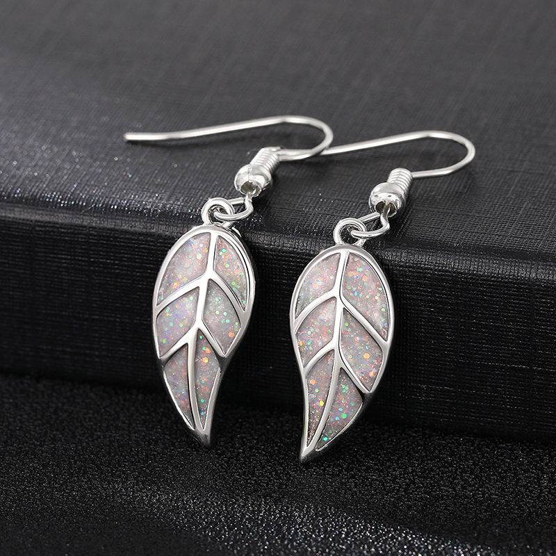 Fashion design leaf earrings for women, daily matching popular earrings, simple and exquisite earrings