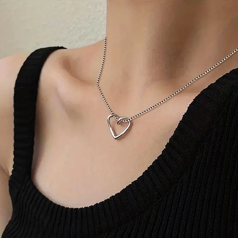 Xiaohongshu hollow peach heart necklace female simple clavicle chain fresh temperament necklace niche design jewelry