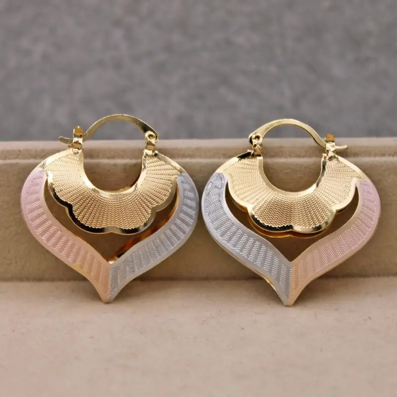 Factory direct sales of new Middle Eastern earrings with multi-color heart-shaped oil painting design, ladies' exquisite and fresh
