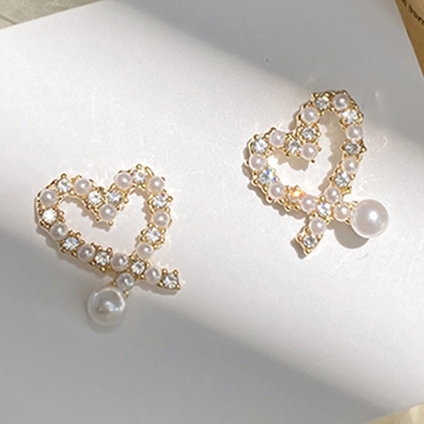 Fashionable autumn and winter new style heart earrings new trend Korean style peach heart earrings for women Western style hot imitation pearl earrings