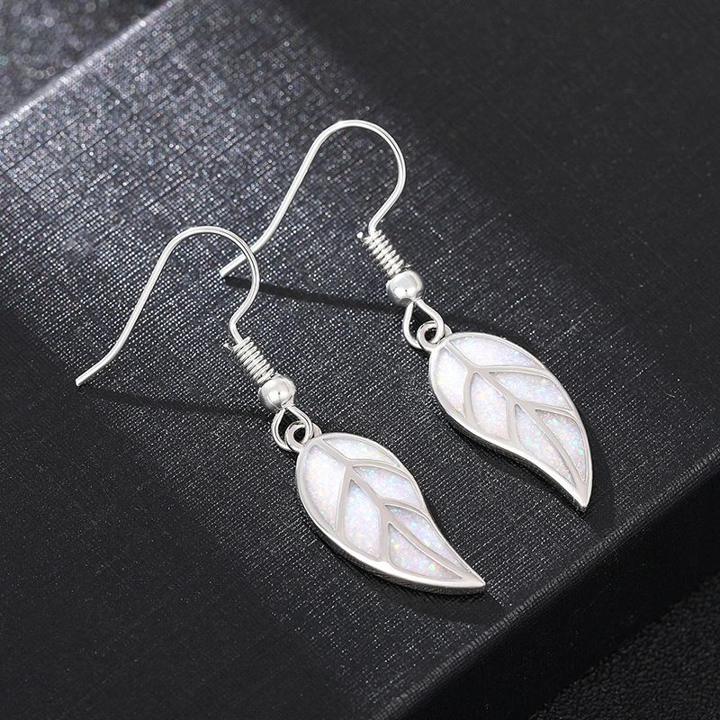 Fashion design leaf earrings for women, daily matching popular earrings, simple and exquisite earrings