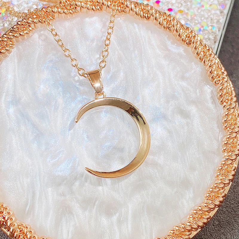 Korean style crescent pendant 2021 minimalist moon clavicle necklace simple design women's necklace