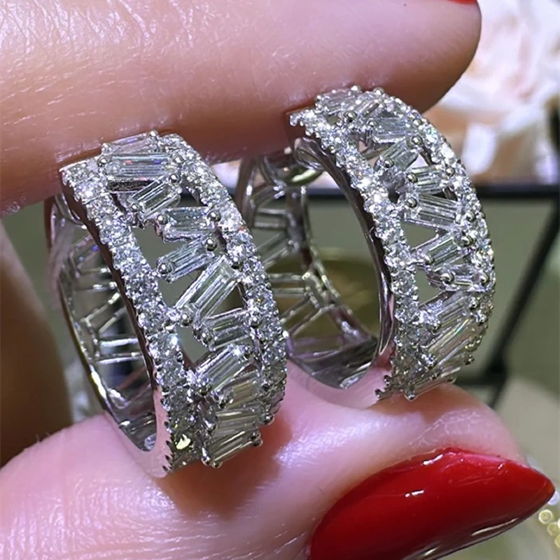 Wholesale light luxury earrings for women, geometric design earrings, chic style, everyday style, exquisite earrings