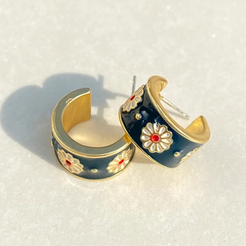 Xiaohongshu's hot-selling blue daisy earrings, simple C-shaped earrings, European and American celebrity floral earrings