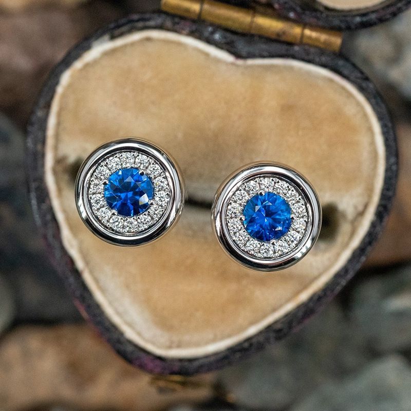 New hot selling high-end earrings temperament light luxury style classic round earrings inlaid with imitation diamond earrings