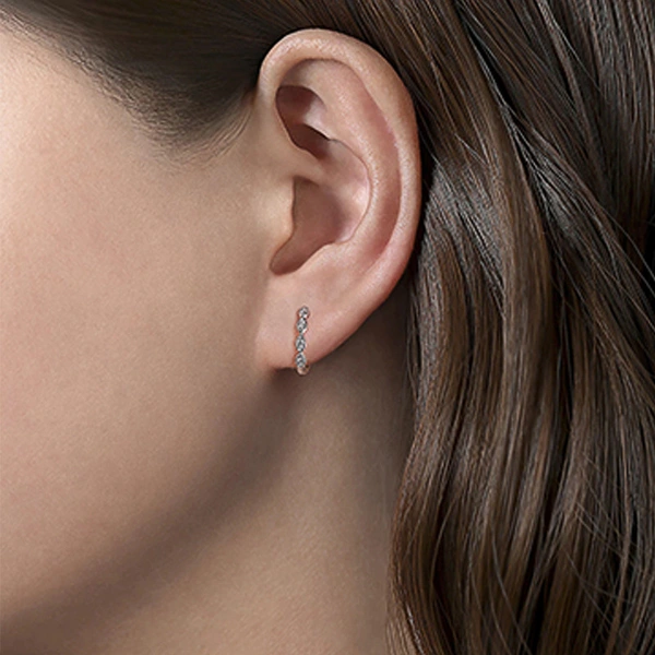 Simple popular twisted earrings niche design hip-hop earrings earrings small circle earrings