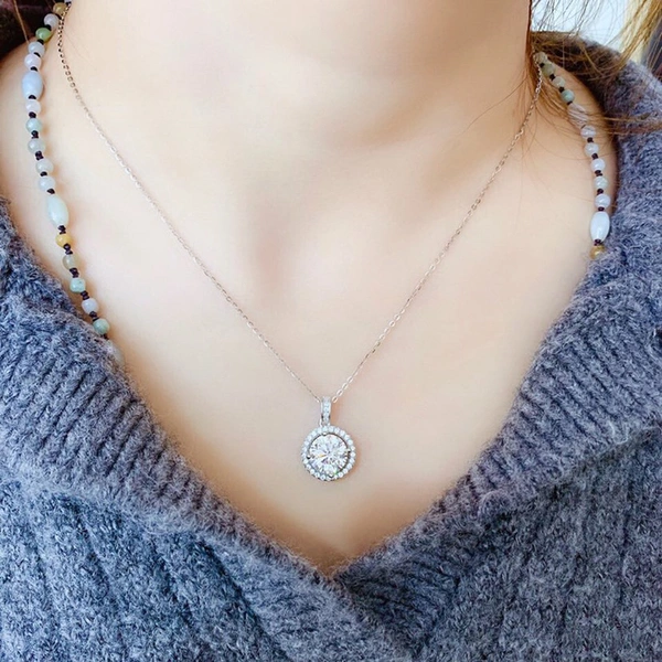  Korean exquisite imitation moissanite necklace super flash round live broadcast hot pendant simple light luxury women's necklace