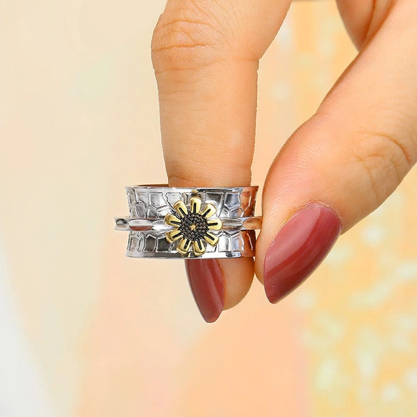   Hot selling creative accessories stacked wide version sunflower ring sunflower two-color men's and women's ring