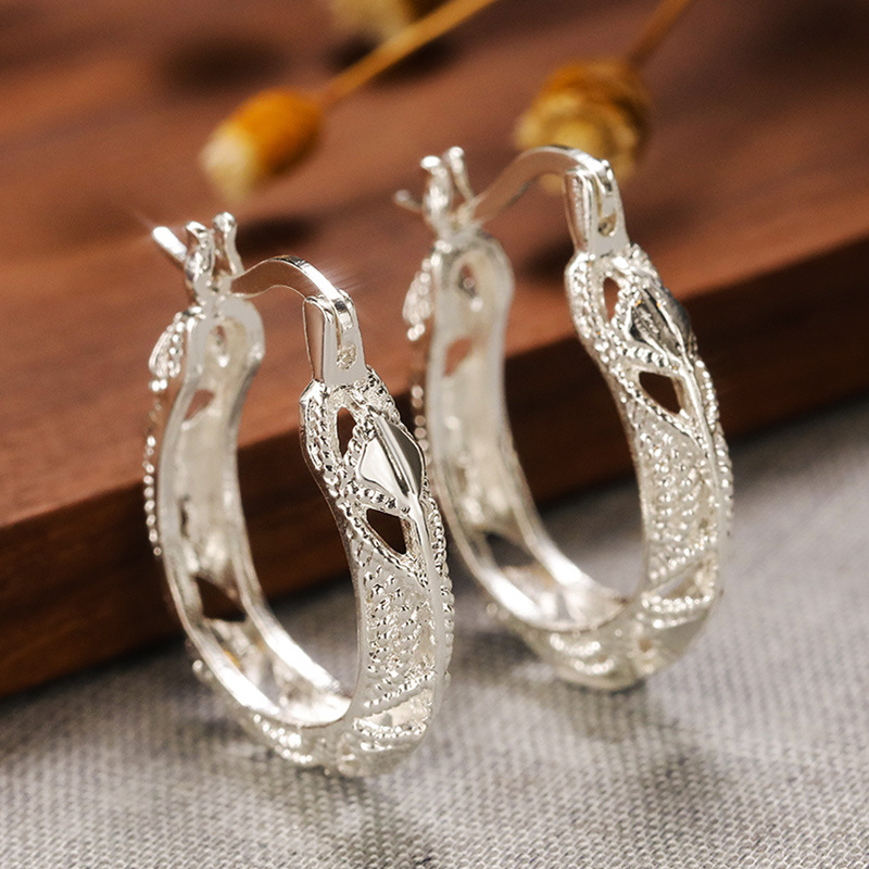 Hot selling e-commerce goods European and American creative simple openwork earrings female personality copper earrings
