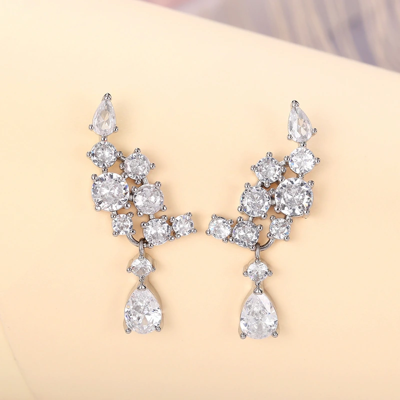 Korean fashion hot selling earrings with diamonds and popular leaf tassel earrings, leaf shaped teardrop earrings wholesale