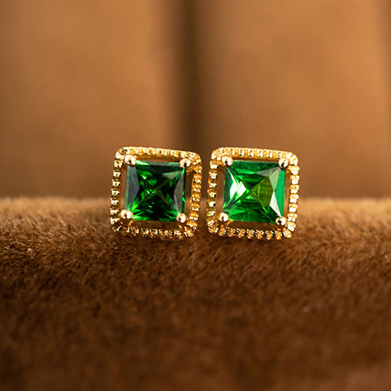  Retro zircon square earrings, gold sugar cube four-claw earrings, classic mini all-match geometric earrings