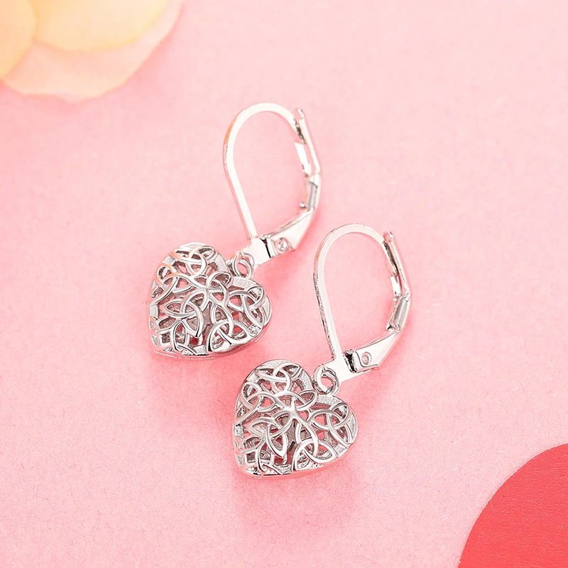 Hot selling heart hollow design earrings fairy daily matching accessories female fashion European and American earrings