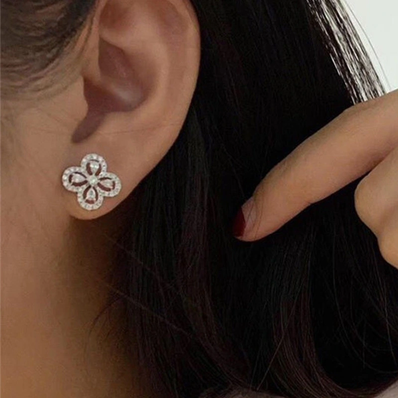 European and American classic four-leaf clover full diamond sequin earrings new floral micro-inlaid zircon earrings fashionable and delicate earrings