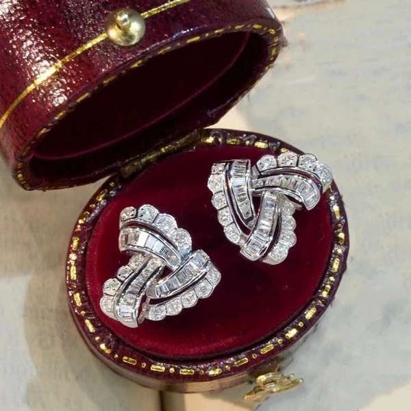  European and American popular earrings for women inlaid with geometric sparkling earrings for ladies, elegant princess earrings