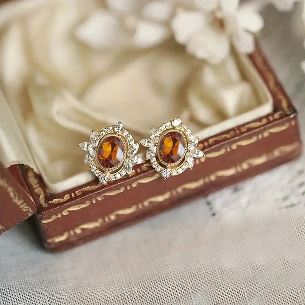  European and American literary palace style earrings for women, elegant and classical jewelry, fashionable and elegant design