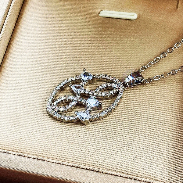 New retro versatile tree leaf necklace for women copper plated white gold zircon necklace clavicle chain