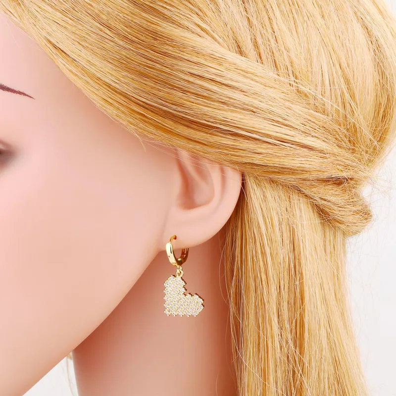 French high-end diamond heart earrings European and American new retro light luxury micro-inlaid zircon heart-shaped earrings era212