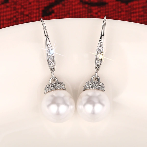  Fashionable and exquisite imitation pearl earrings for women, small fragrance style, light luxury style earrings, European and American super popular earrings