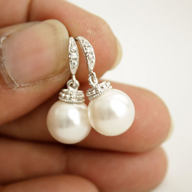  Korean temperament Internet celebrity hot earrings simple and versatile zircon earrings for women European and American imitation pearl earrings