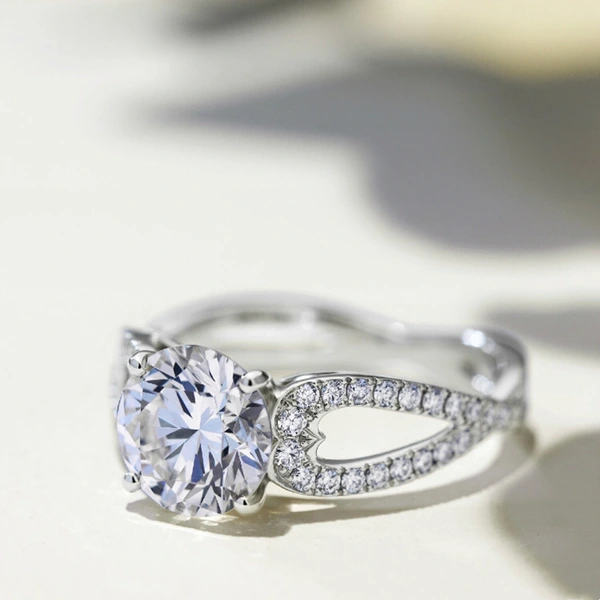  New zircon ring hollow cross four claws fashion design proposal wedding ring birthday gift ring