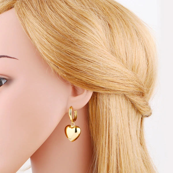 European and American hot selling golden peach heart earrings simple fashion retro love heart shaped earrings ear buckle erv30