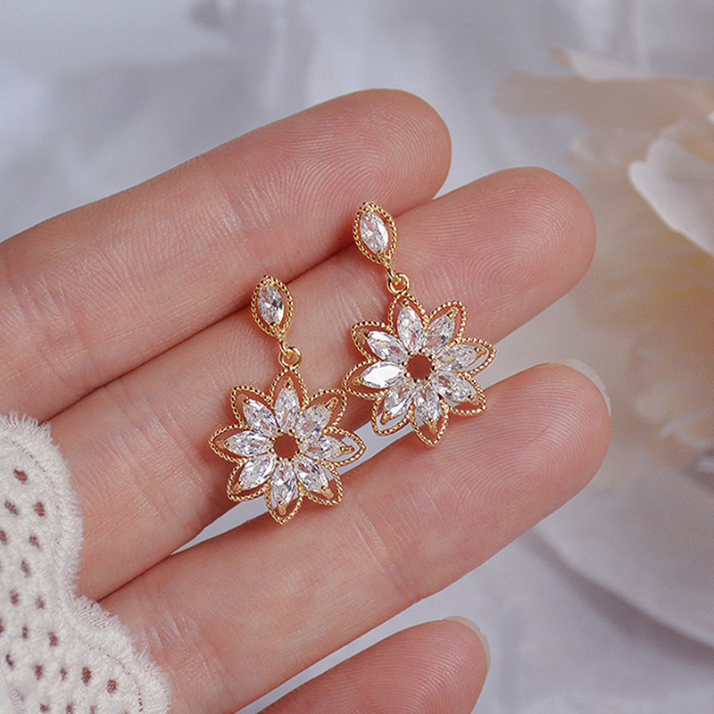 Korean Dongdaemun earrings micro-inlaid zircon crystal flower earrings female temperament internet celebrity all-match retro flower earrings